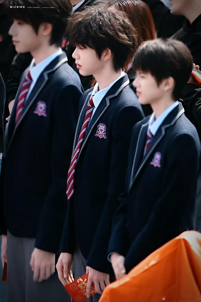 主持人报幕漏掉了陈奕恒陈奕恒被主持人遗漏 陈奕恒被主持人遗漏名字的画面让人心疼！