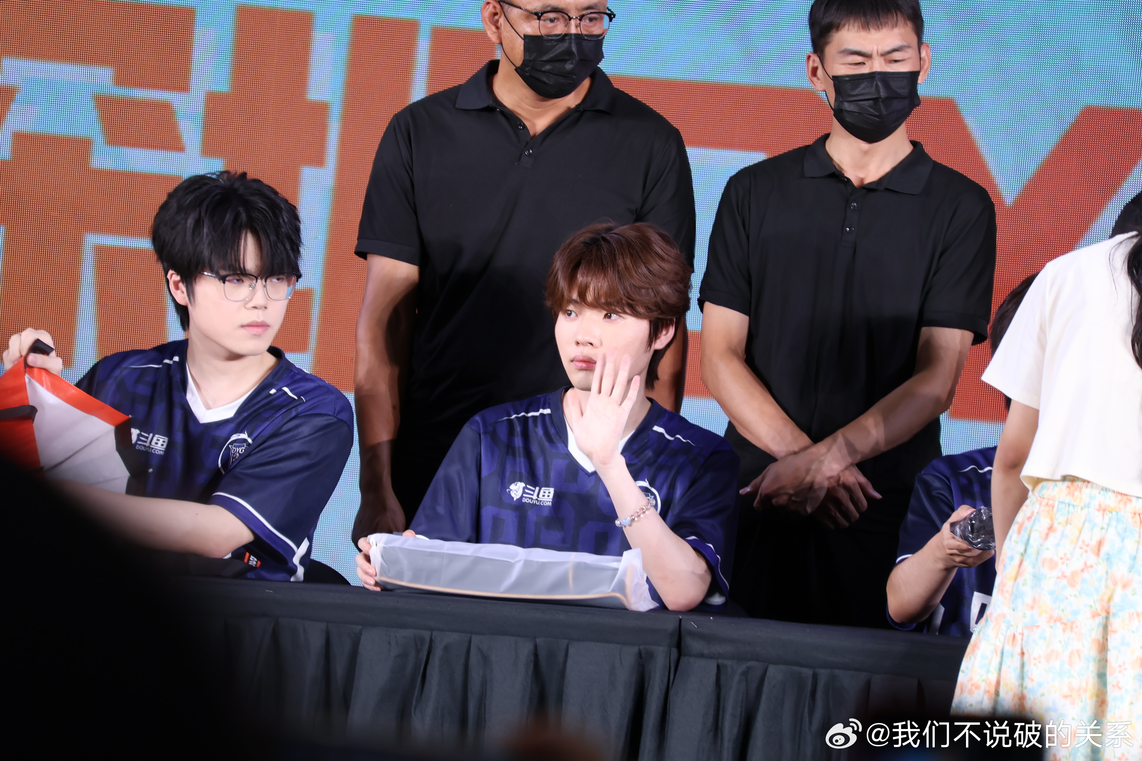 先发几张原图给你们看看 连滤镜都没调过的…美得我想哭 