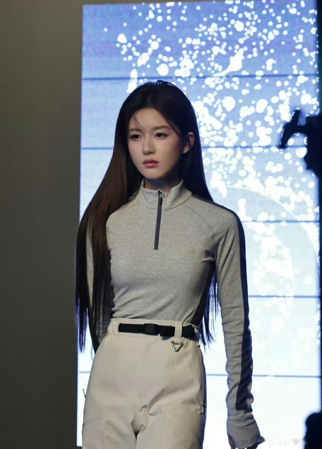 赵露思是脸变了还是气质变了 ​​​