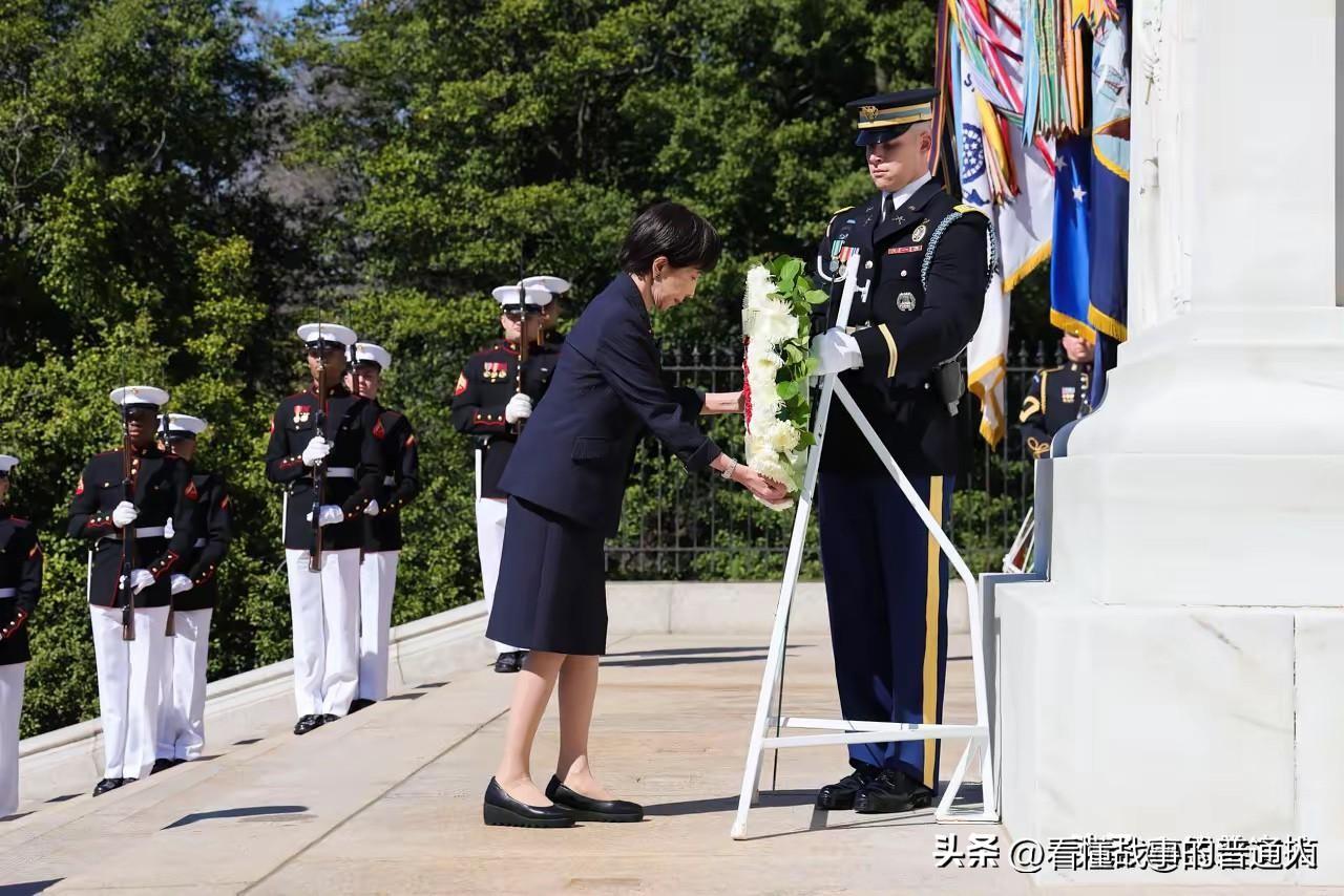 谁能想到，每年在广岛哭诉“核爆之痛”的日本首相，竟然跑到大洋彼岸给当年的执行者深