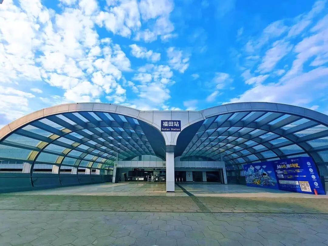 地铁十八号线福田地铁站连廊正式开通运行！9月15日，福田地铁站连廊正式开通运行，
