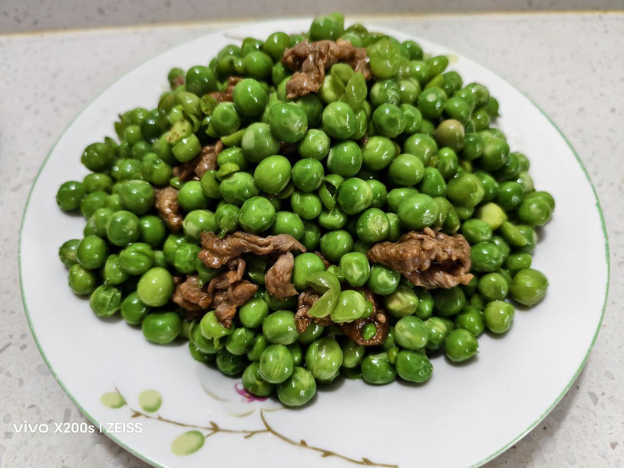 晒图笔记大赛纯绿色食品：菜豌豆炒瘦肉。