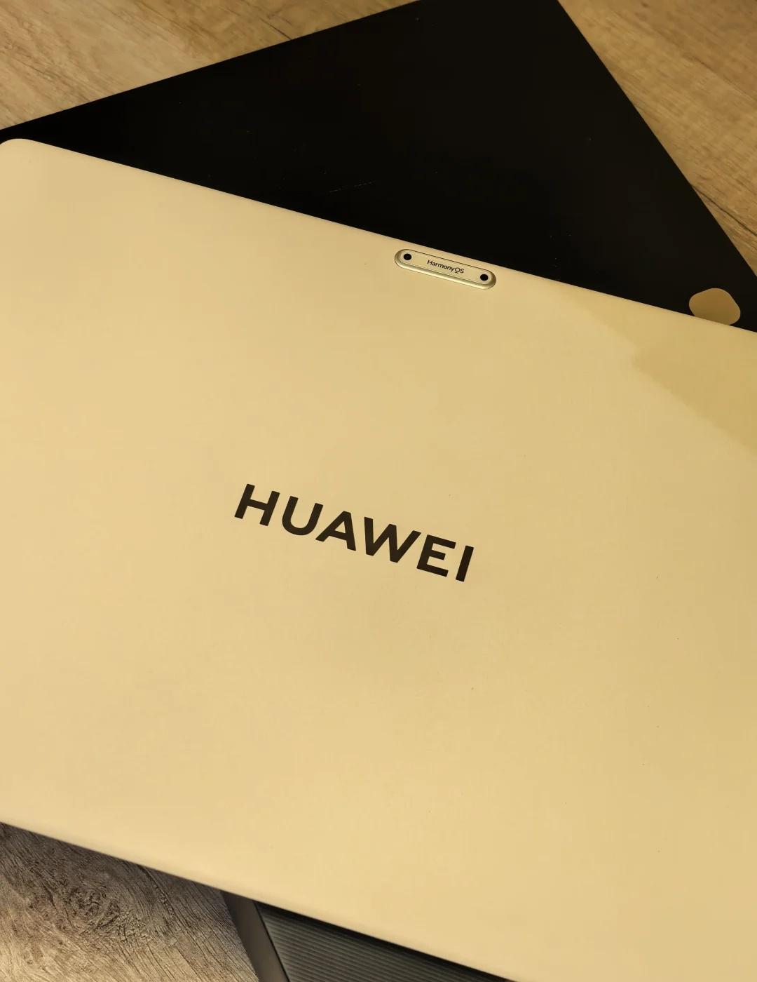 华为MateBook Pro S实物已上手
特意去线下门店看华为MateBook