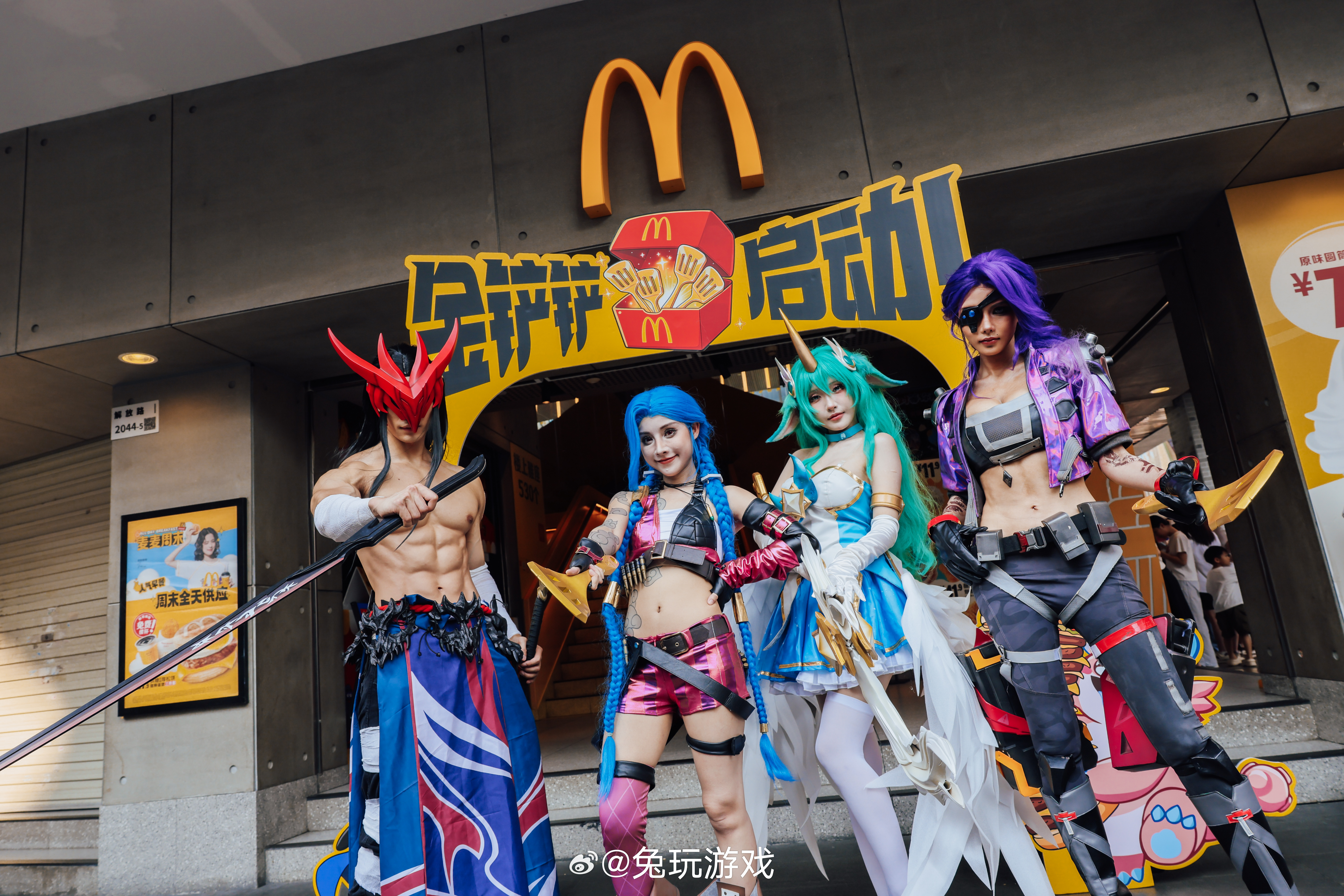 胖胖龙已空降深圳麦麦博物馆！现场还有超多帅气coser！快来现场打卡吧金铲铲五周