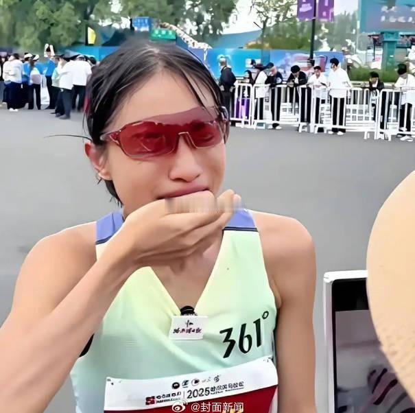 最快女护士曾说不会辞职去跑马    当然不方便辞职了，不辞职就是跑得最快的女护士