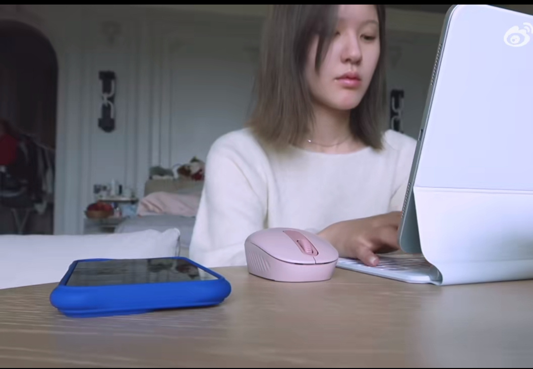 这个鼠标看起来真不错，不知道是什么牌子的[思考] 
