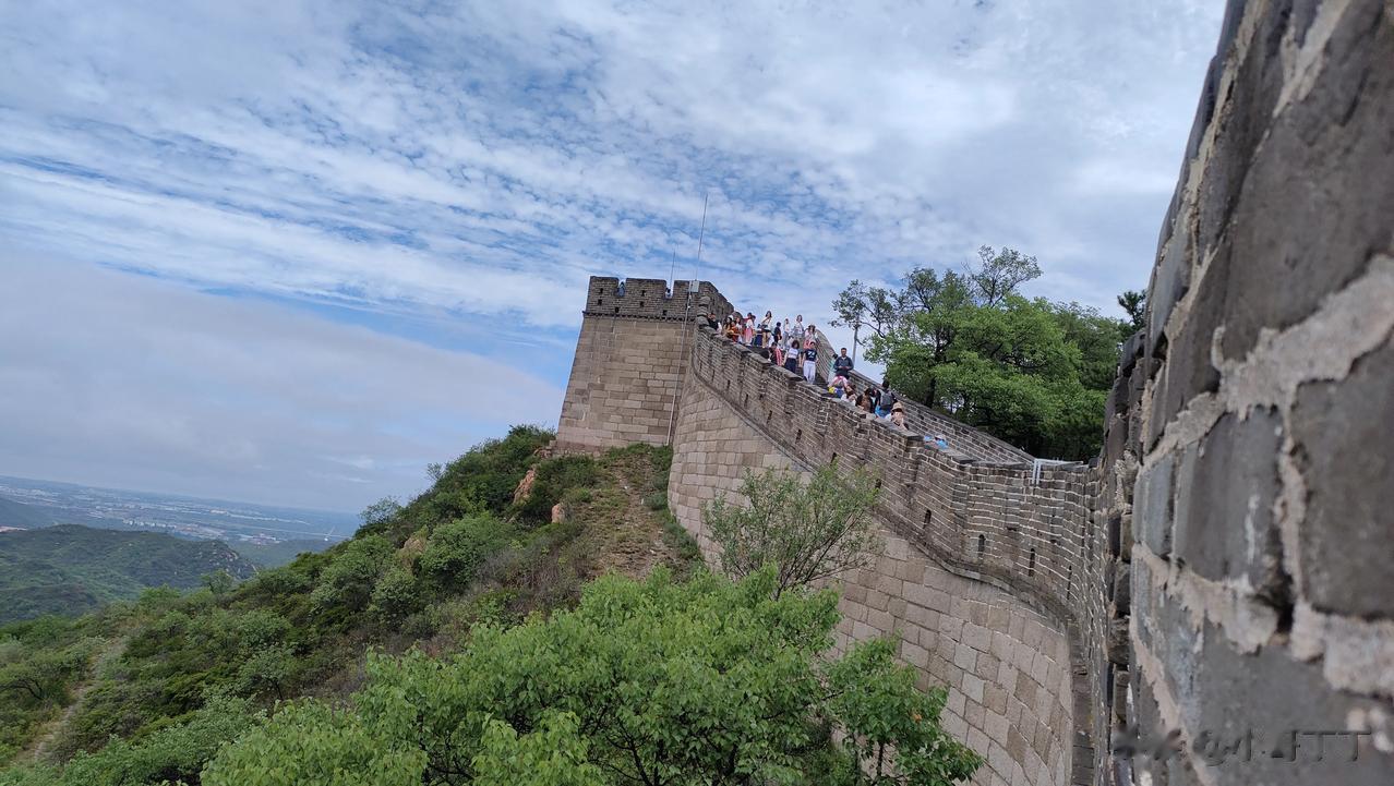 不到长城非好汉，你们看过云端上的长城吗？

自古有云:有朋自远方来，不亦乐乎。今