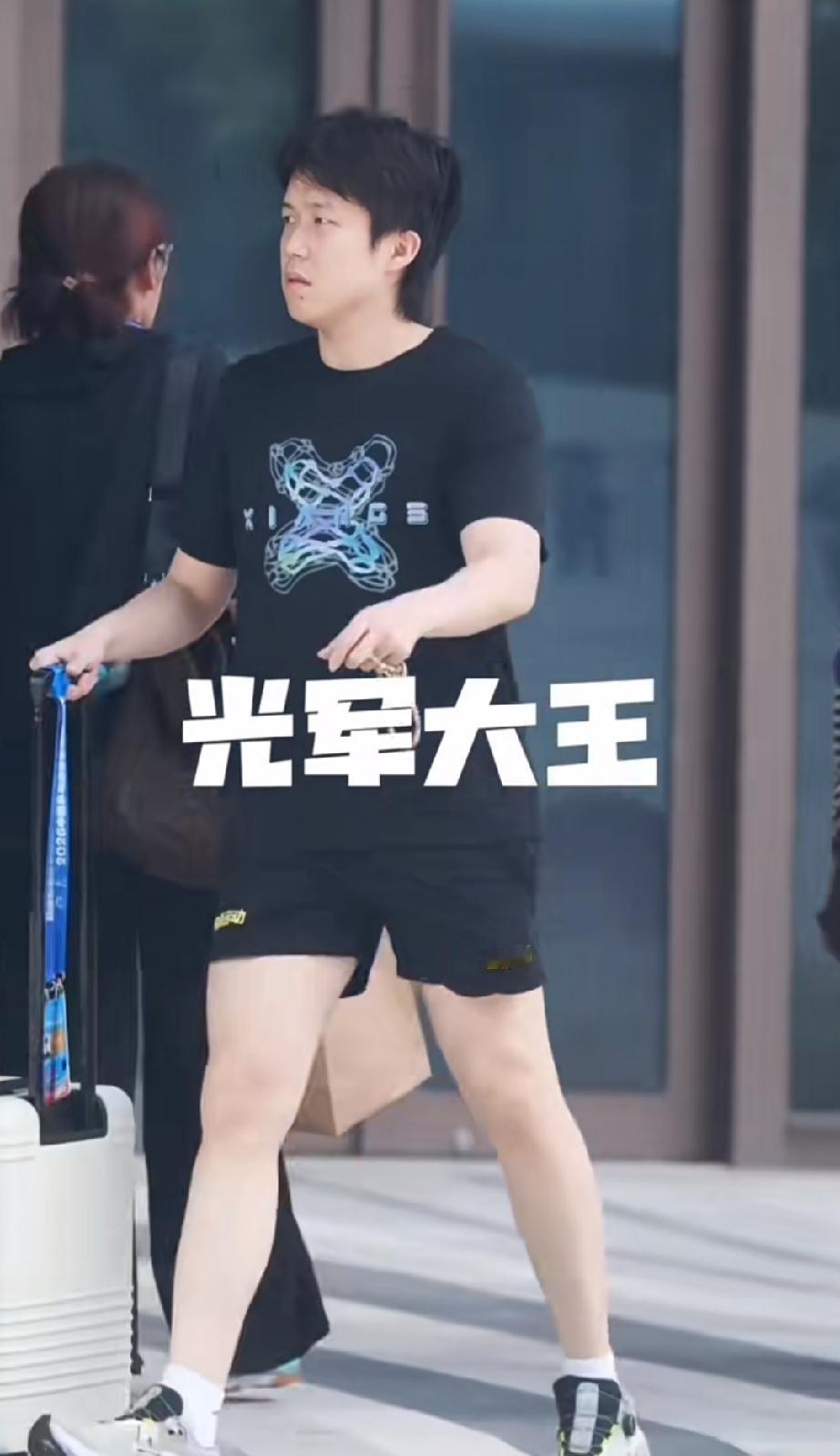 王楚钦今日下午乒超联赛第二站雄安站上训！
结束大连的第一站乒超联赛，王楚钦飞回北