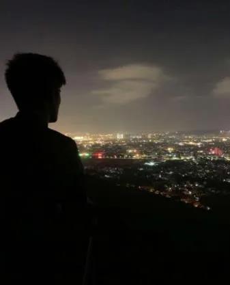 #一辈子就自己一个人有什么后果#
一辈子就自己一个人，这听起来可能有些孤单，但其