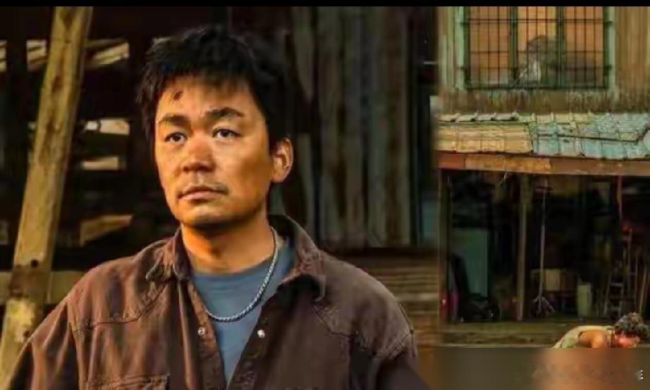 金扫帚奖上，王宝强哭了。 他是唯一到场领奖的一线明星。2018年，他走上台，接过
