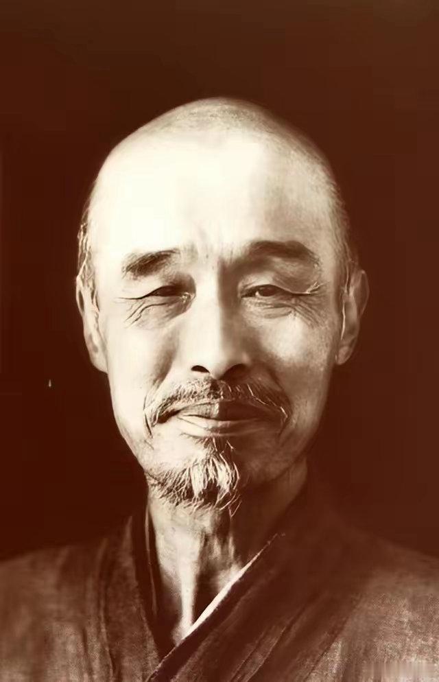 弘一法师说：“当你的内心变得冷漠，学会独来独往，眼神变得坚定，做事开始果断，一心