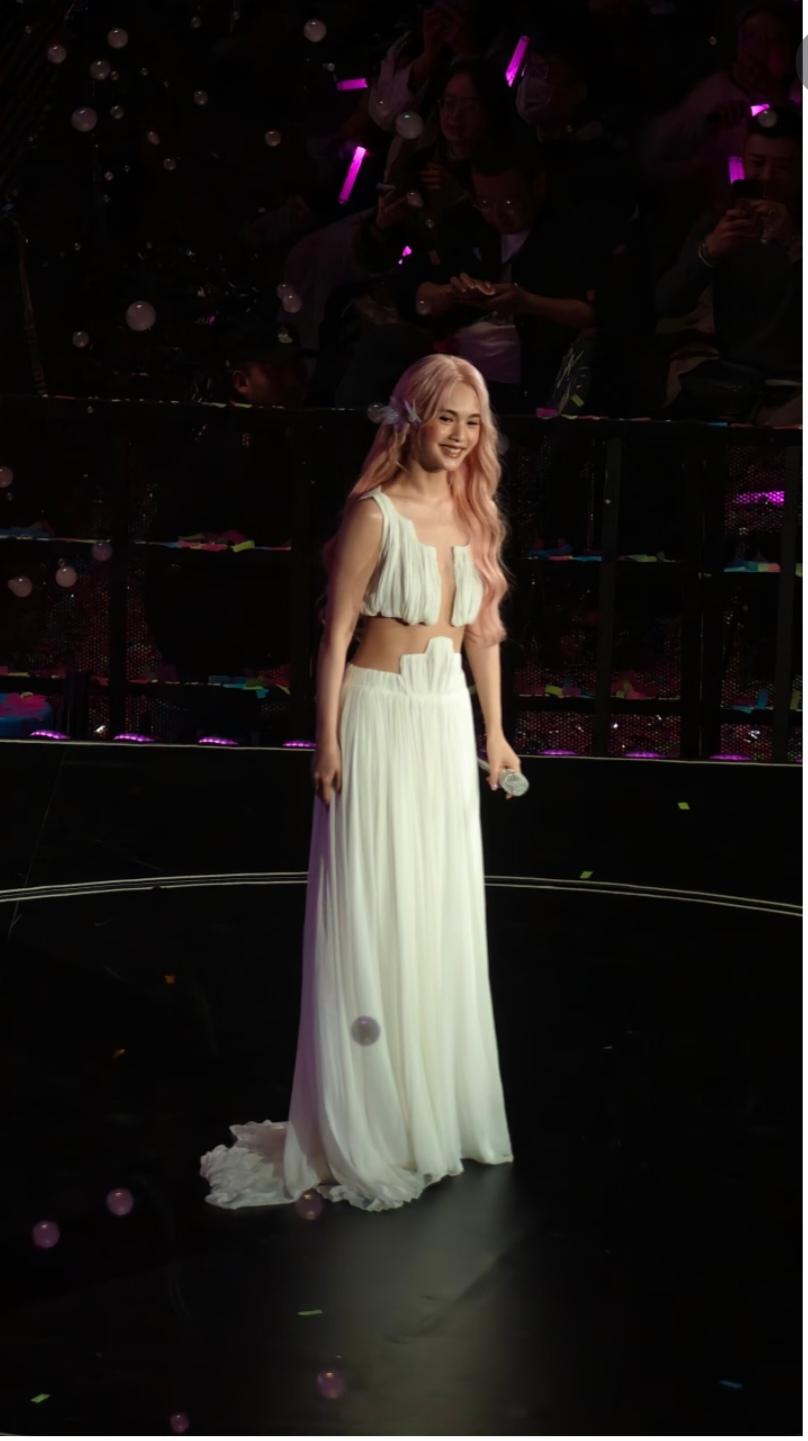 杨丞琳，更适合甜美可爱的妆容。