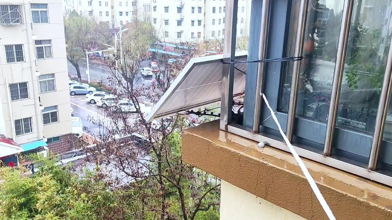 💥花300块自己拼了套光伏板发电，现在用电确实不用花钱了，但总在想这到底是亏还