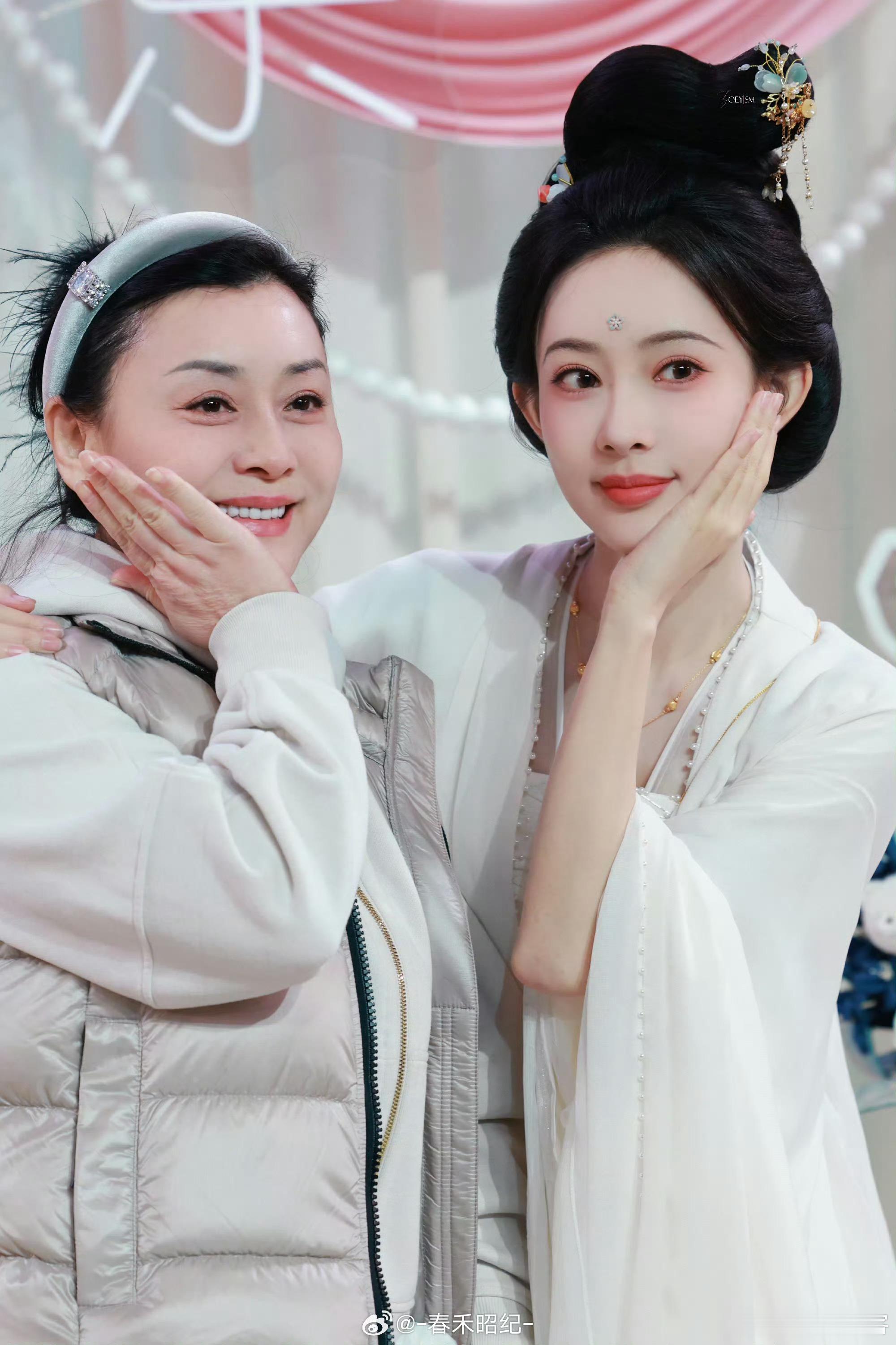 阿姨五官好漂亮 