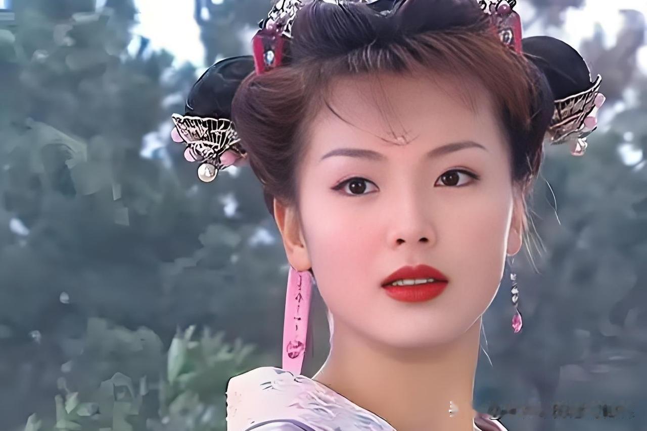 刘涛一人分饰两角，花蕊夫人就是比周娥皇更加漂亮!

下面我让刘亦菲演花蕊夫人试试