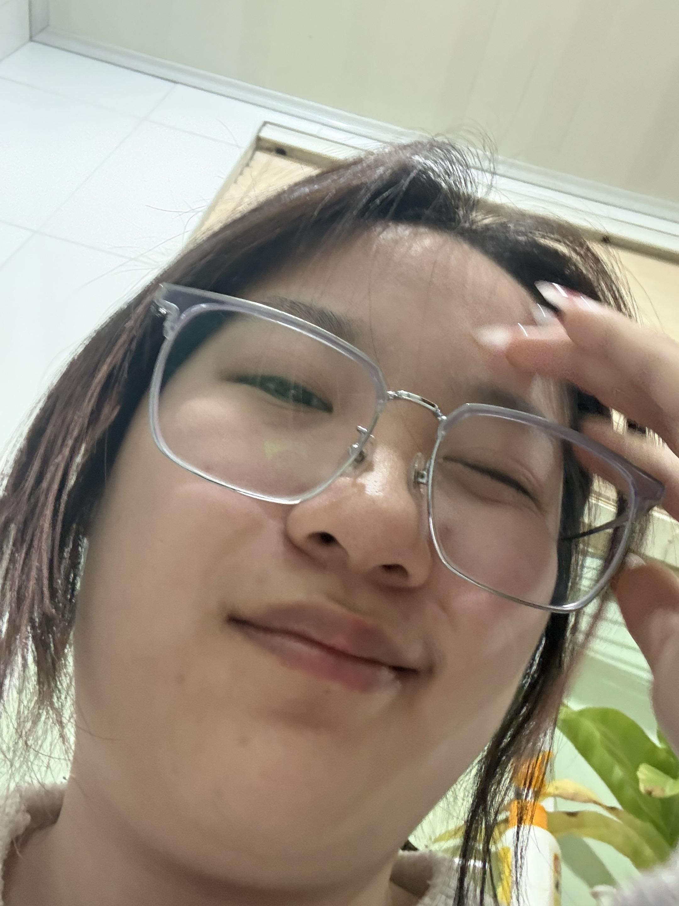 建模怪吗，的确建模有点怪怪的