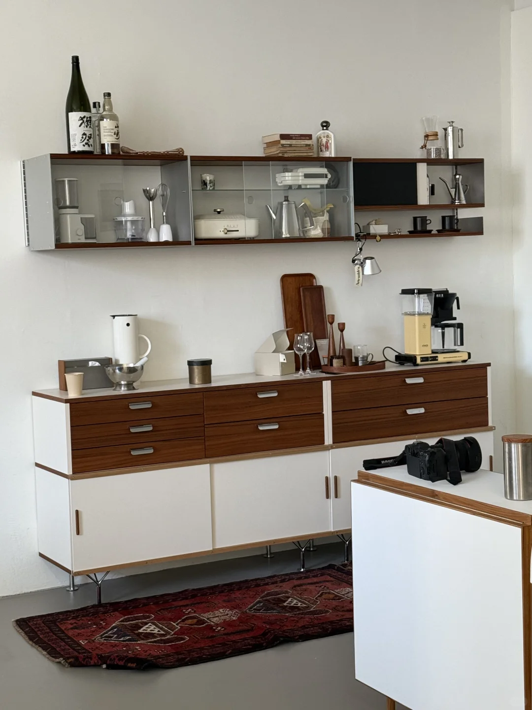 除了选那种组合餐边柜，也可以这样配