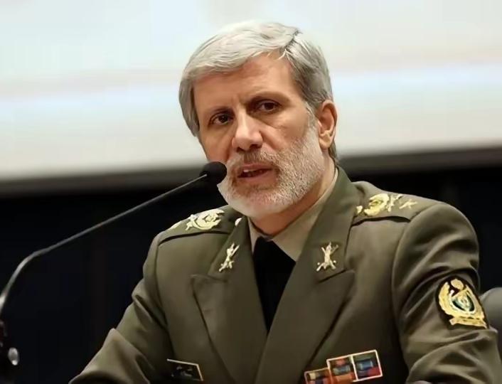 仗打到第五天，伊朗那边传出一个让人动容的消息。伊朗老兵请战！两伊战争那代人又回来