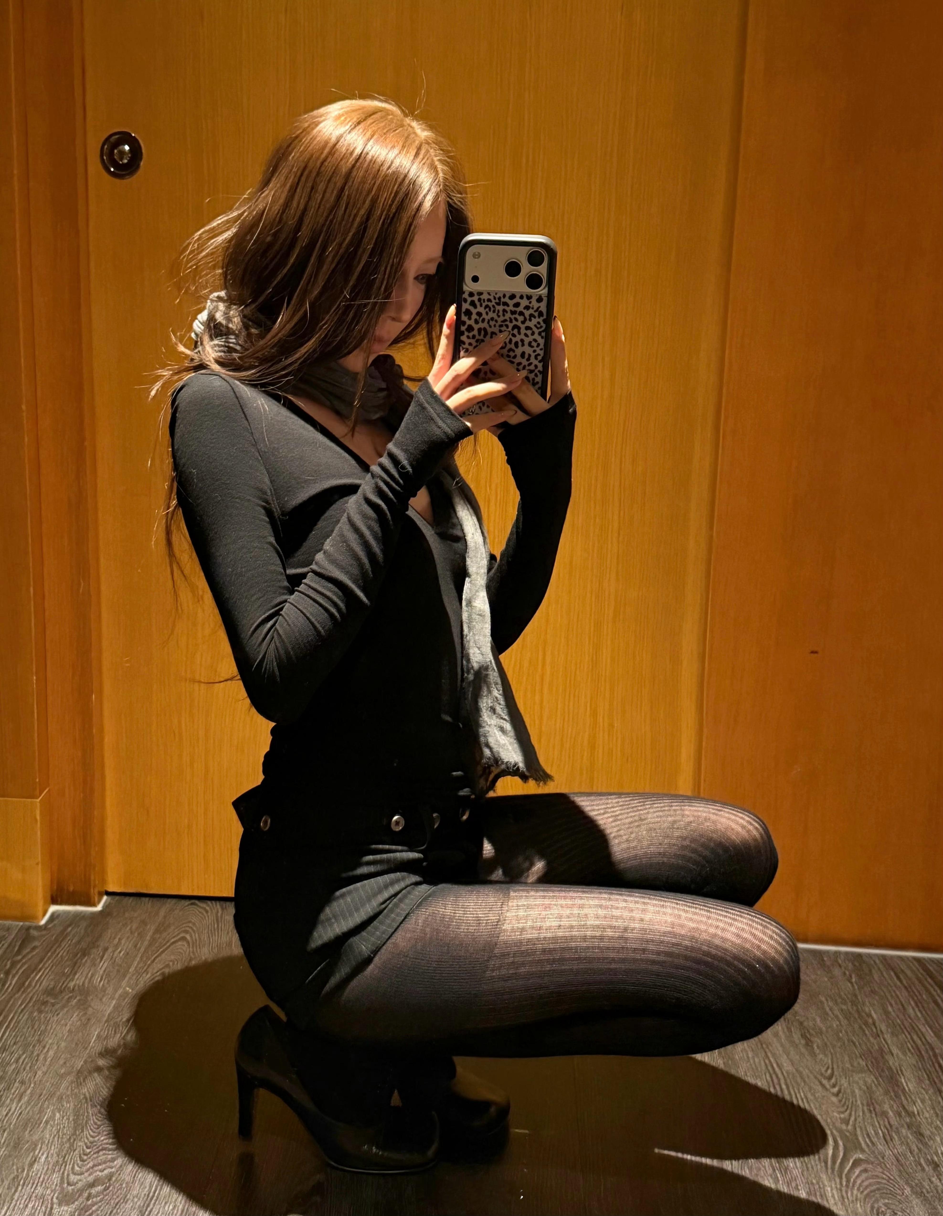 富人新标识：最新款Pro Max版iPhone戴wf手机壳！ 