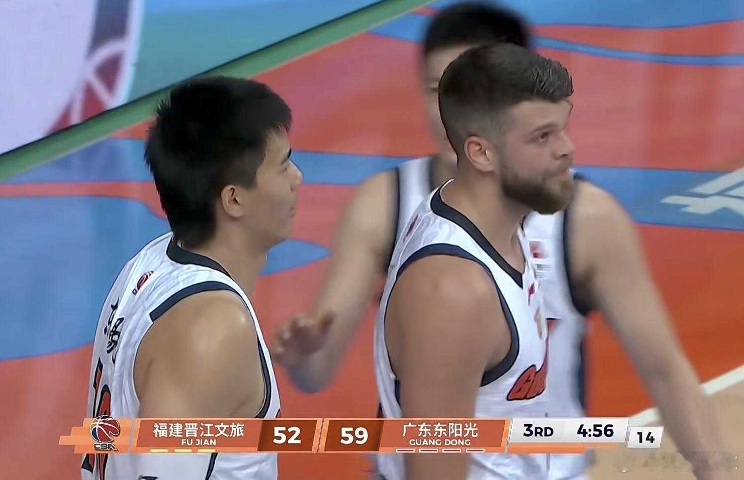 广东队被追到只剩5分，这段时间很明显杜锋指导在试验阵容啊，焦泊乔和拉科双高组合，