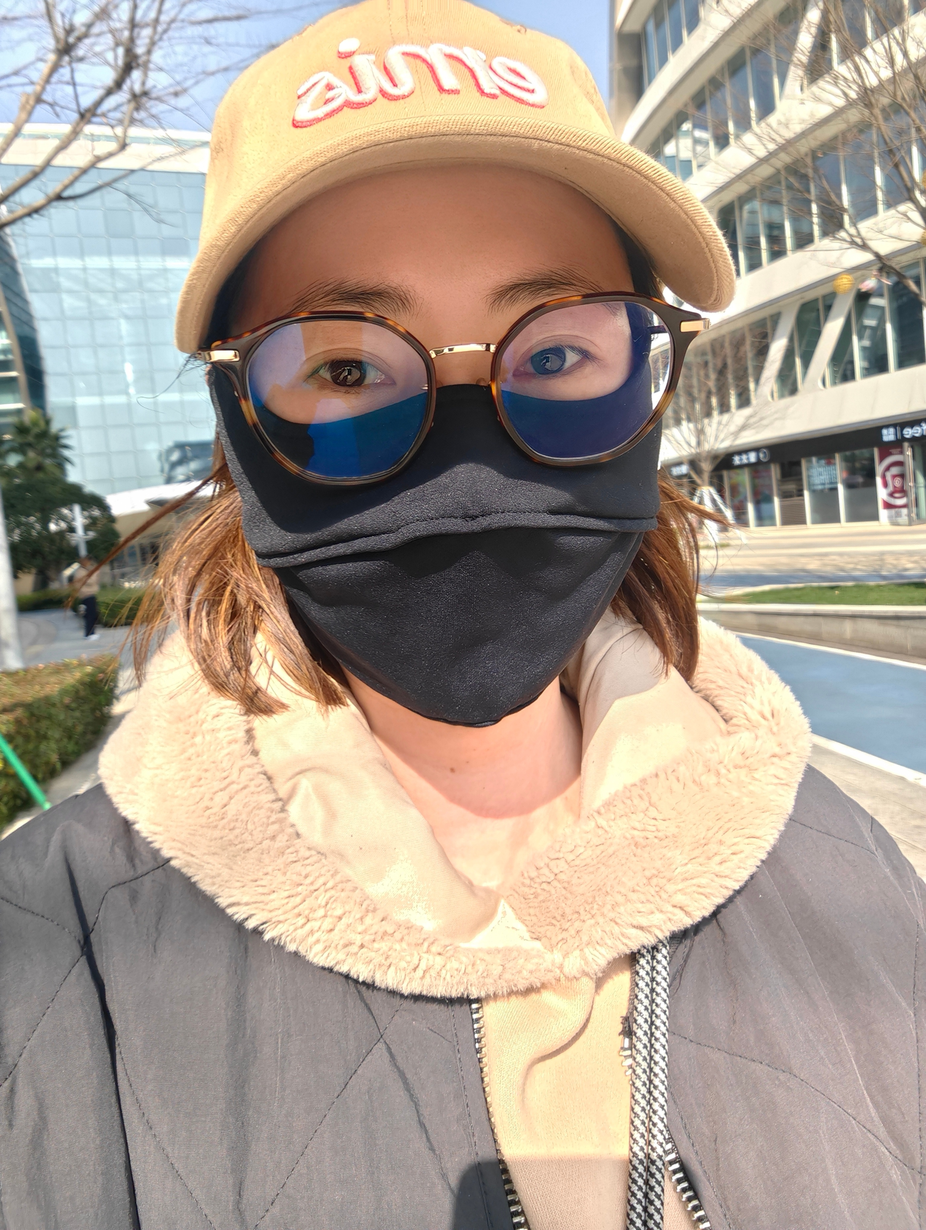 春天都来了上什么班啊？下班下班！得抓紧去治病不然春天怎么浪 上海·虹桥世界中心