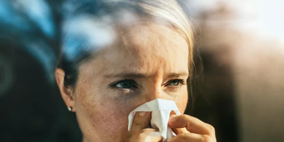 哪些非处方抗过敏药真的有效  文章指出，今年春季过敏季比往年更早、更严重，树木与