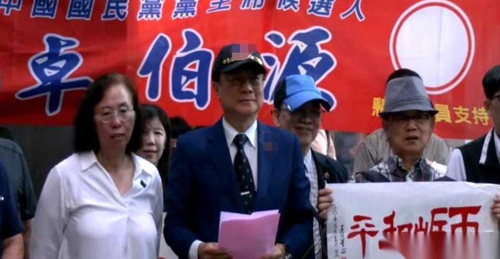 今天这事儿，有点意思。

国民党主席选举，有个叫卓伯源的，直接甩出八个大字：“一