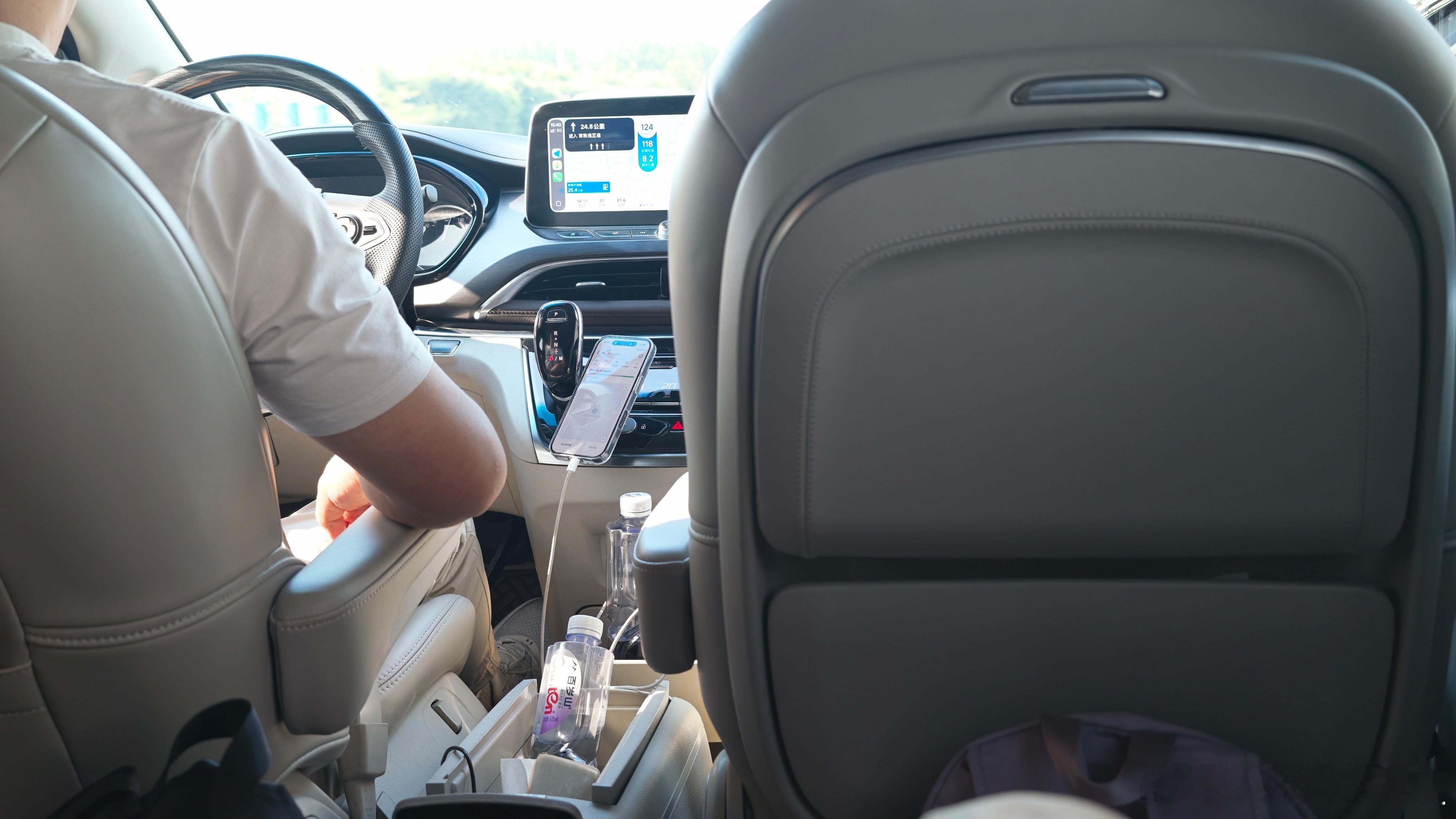 为了腾空间，把档把放在这里，真的不觉得碍事吗？为啥不直接换成怀挡呢？