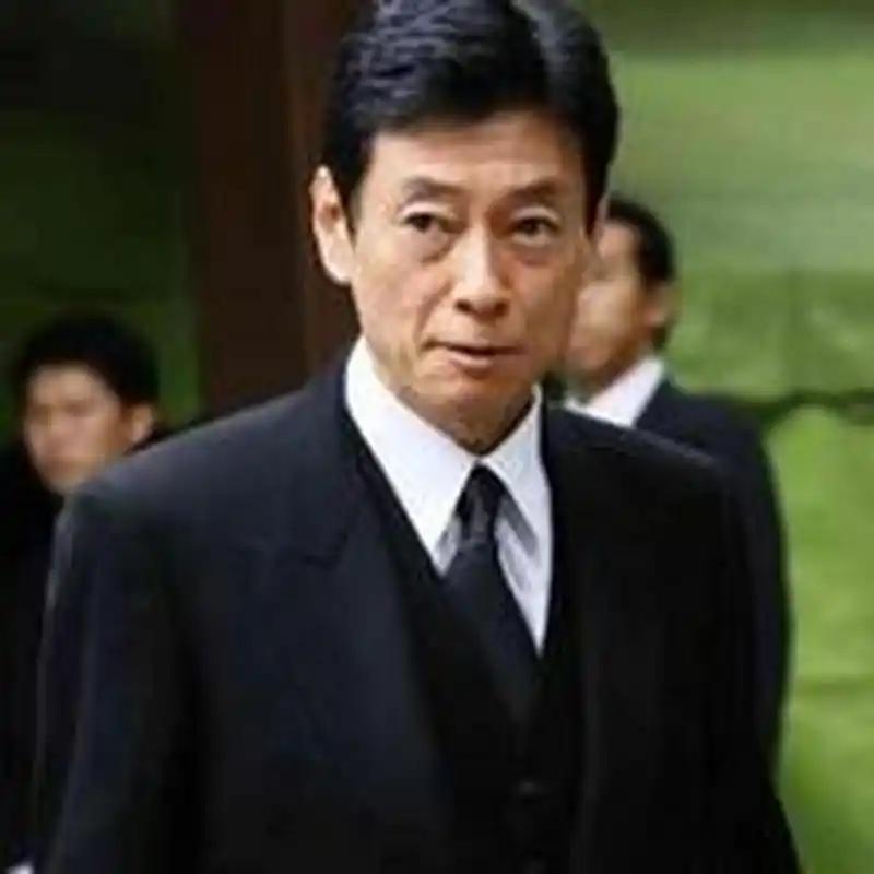 日本自民党高层西村康稔最近的一次中国之行，成了国际外交场上少有的尴尬场面。

他