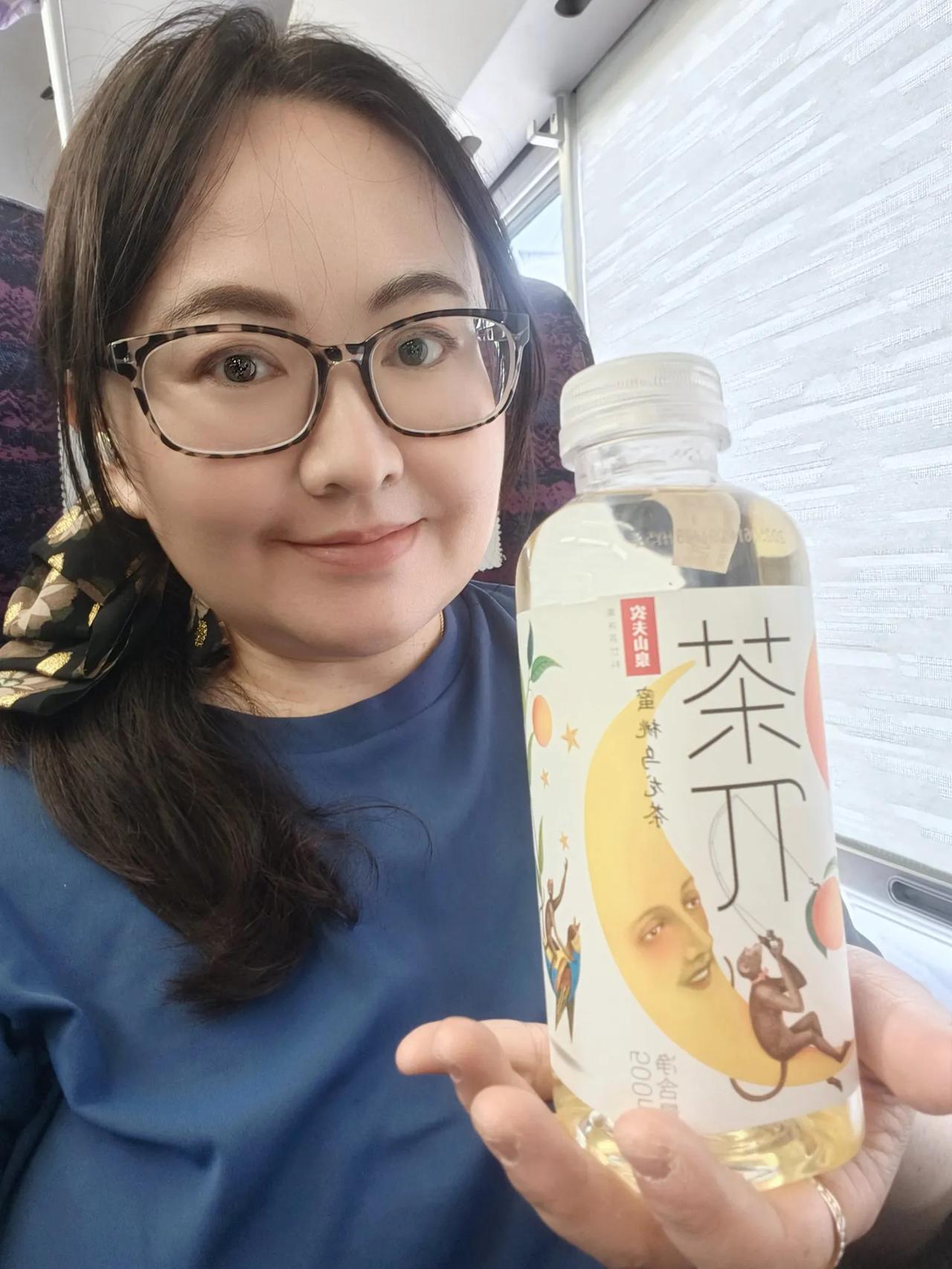 【大陆火车服务惊艳到我了！】
不得不说，大陆的高铁动车真是太令人惊艳了！
除了经