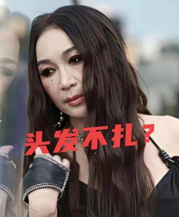 美人迟暮…该如何面对衰老，曾经的火玫瑰温碧霞如今努力挣扎的老阿姨她近年来亮相时总