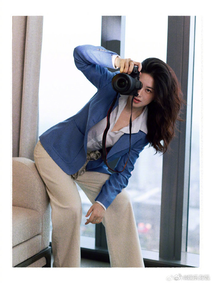 朱珠徐明浩蔡徐坤亮相WART活动 周五傍晚，「W ART 艺术晚高峰」线上企划如