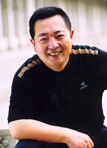 他喊80后90后孩子们，让人瞬间湿了眼眶。小时候那么快乐，无忧无虑。董浩叔叔，鞠