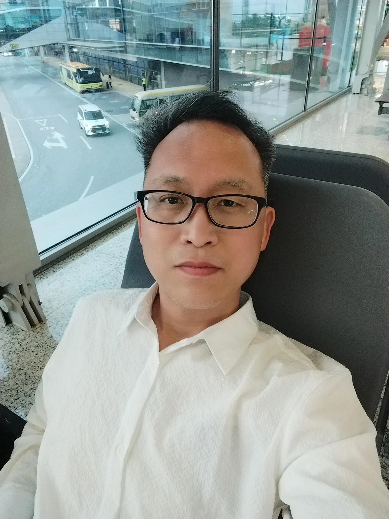 将一切烦恼彻底抛弃，
​把自己活成诗和远方。