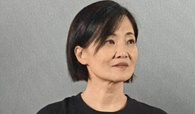 48岁郭柯宇逆风翻红：从巅峰沉寂到用配角征服观众，她靠什么活