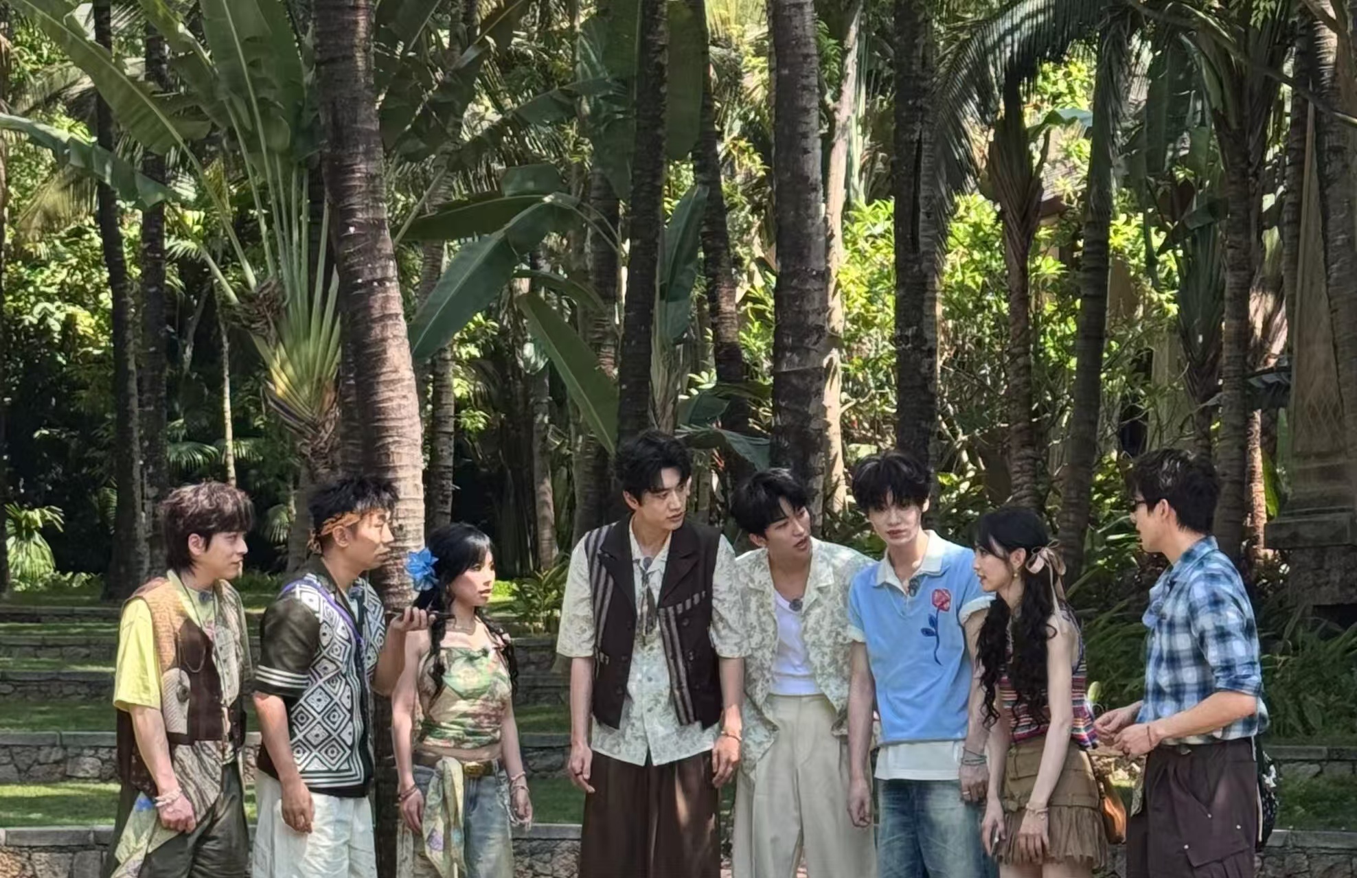 我们小宝藏大家庭氛围就是这么好！黄明昊仅用1秒就嗑到了