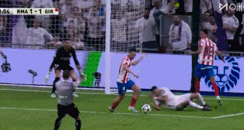 1：1战平赫罗纳彻底退出西甲冠军争夺之后，皇家马德里又一次展开了对于主裁判的狂轰