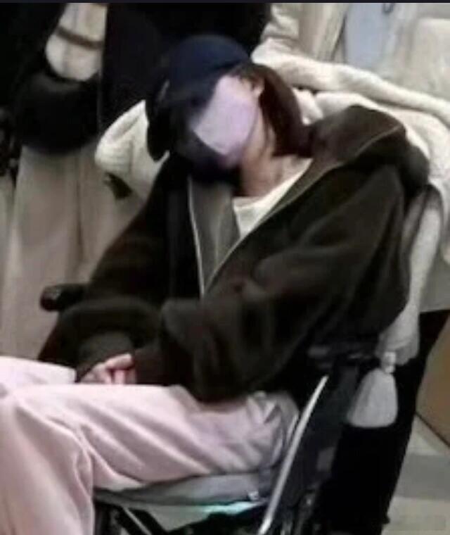 赵露思就诊画面 露，最近我心里老感觉要出事…没敢说…怕真的…希望病快点好赵露思丨