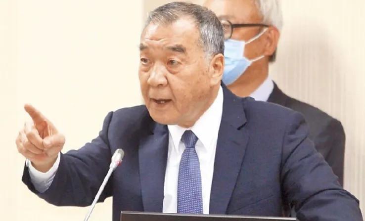 【台军将反击？将“防空识别区”缩小至所谓“海峡中线”以东“划峡据守”？】
近日解