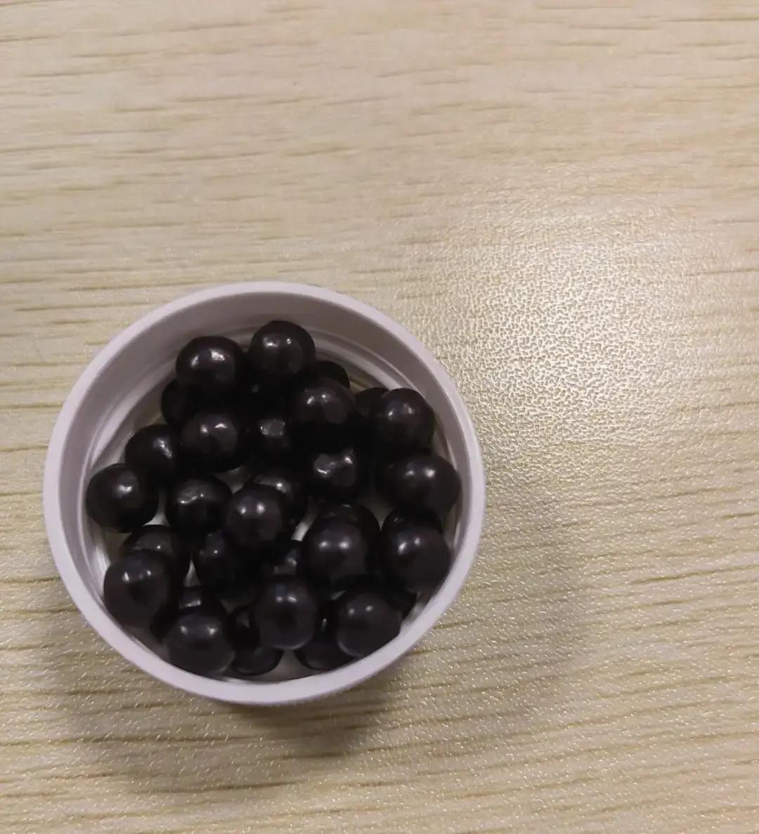 今晨我干了一件蠢事，把归脾丸当糖豆倒了33粒进嘴，差点把自己噎住。

看包装写浓