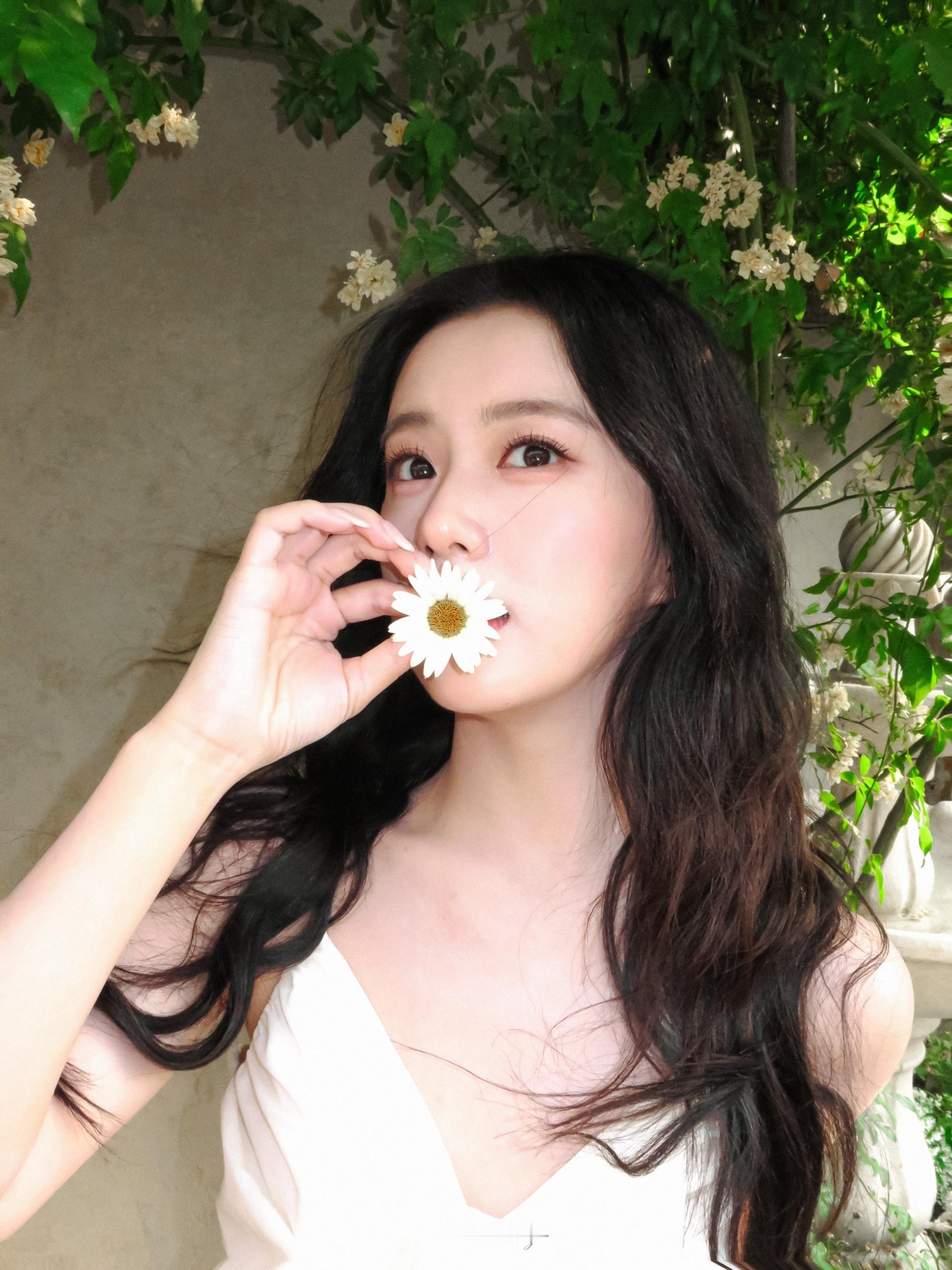 包上恩 🐰包上恩李瑶英 🐰包上恩明月千里 人在冬天，更像一只猫。去拥抱，就很