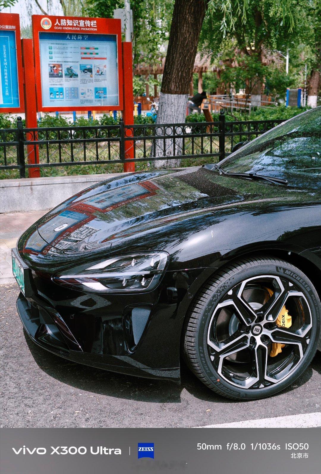 小米SU7黑色版很少见……确实也一般。