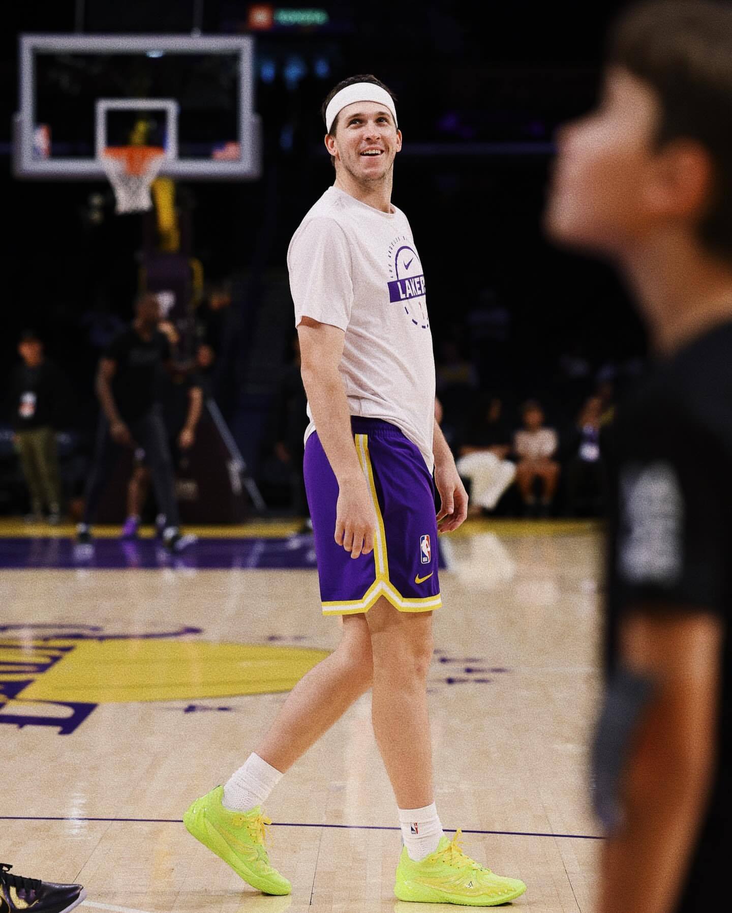 Sunday W🎬洛杉矶湖人