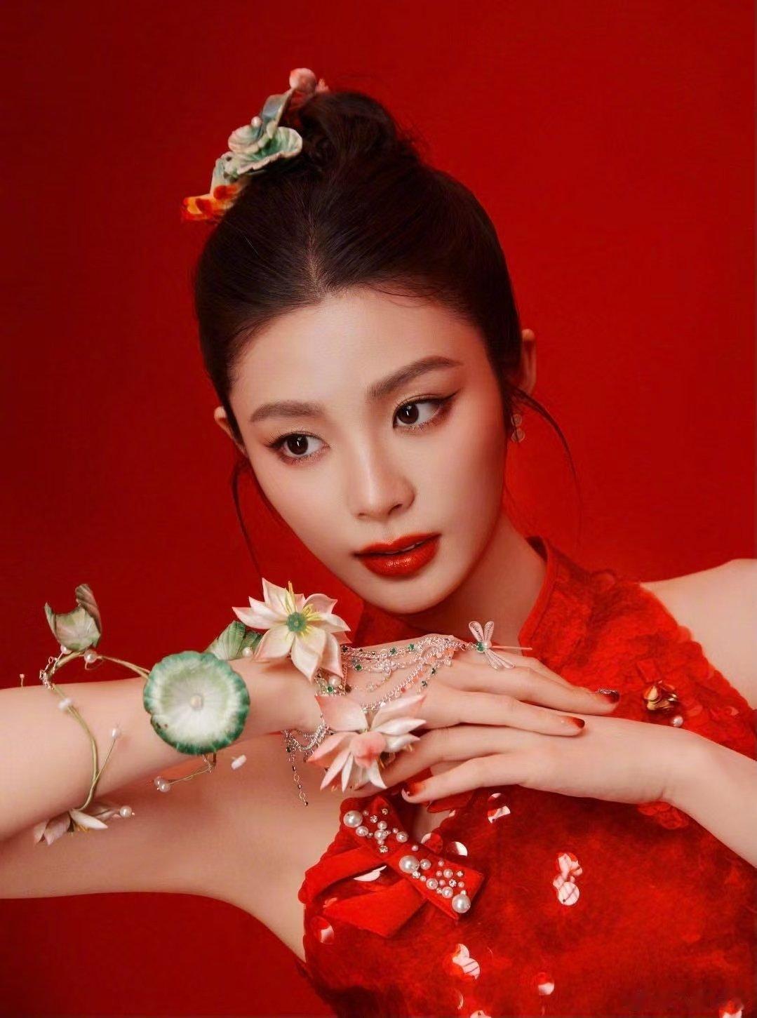 春晚春意红包  救命！看到蛇年春晚白鹿、宋雨琦、金晨、毛晓彤、姚晓棠、程潇的表演