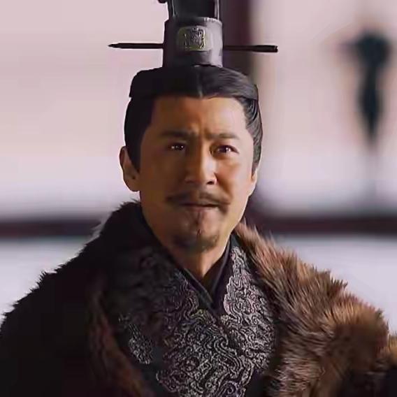 嬴政将韩非下狱转头就后悔，听到其死讯，怒骂：谁下的手？
 
龙案上还摊着韩非的《