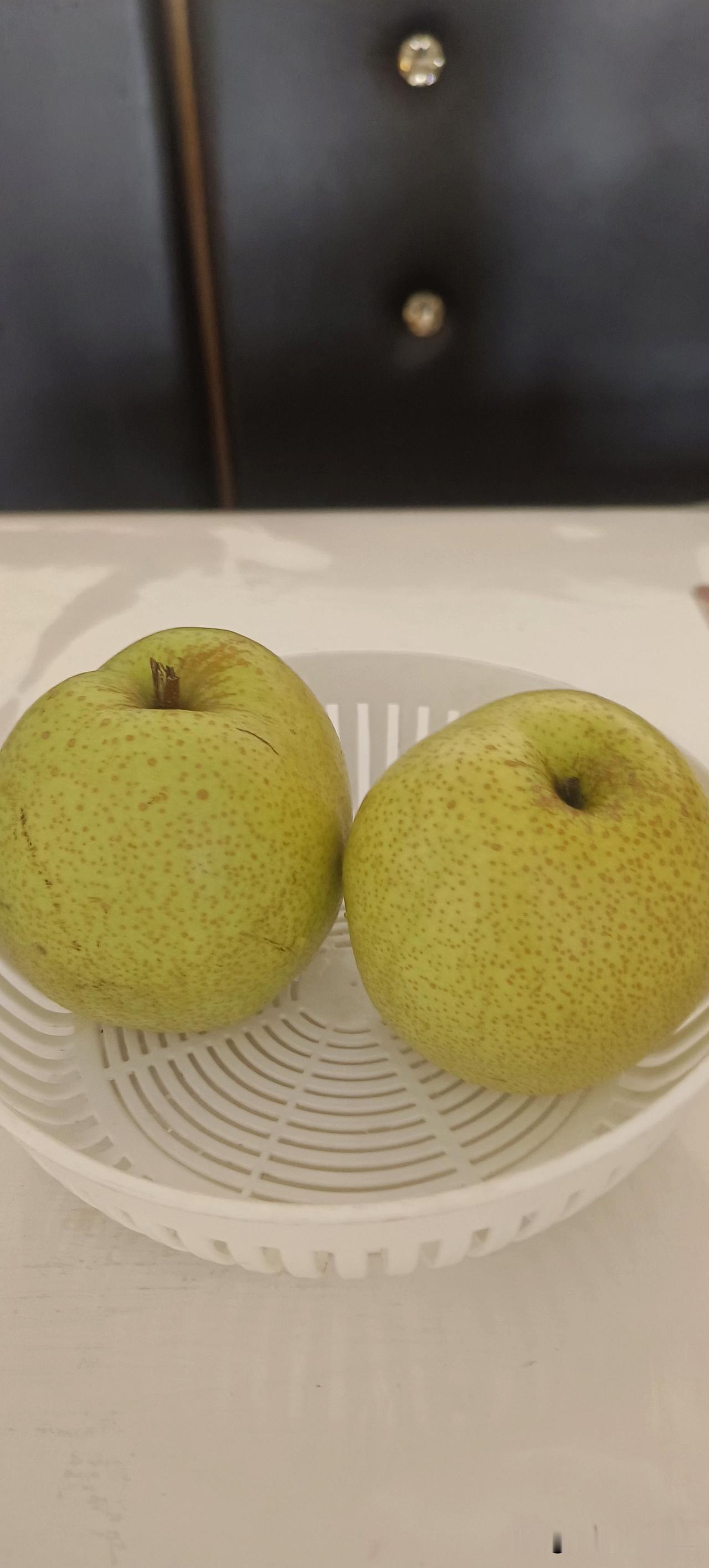 为什么现在的水果看上去那么好看，吃上去口感那么差，一点也不好吃，找不到我们小时候