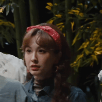 吴昕的祈祷是一场伏笔谁懂啊！吴昕这段姐弟重逢直接把人虐到心碎，童子像前的祈祷全是