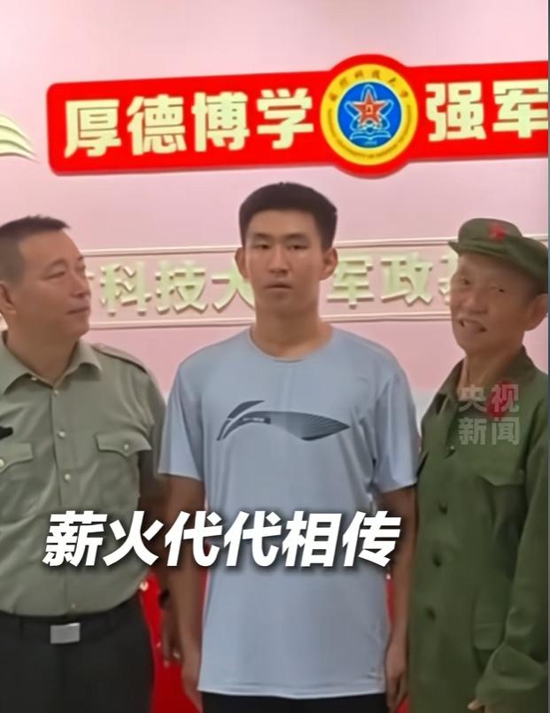 76岁老兵含泪站在国防科大校园，只因为这一天，他等了56年。

国防科技大学新生