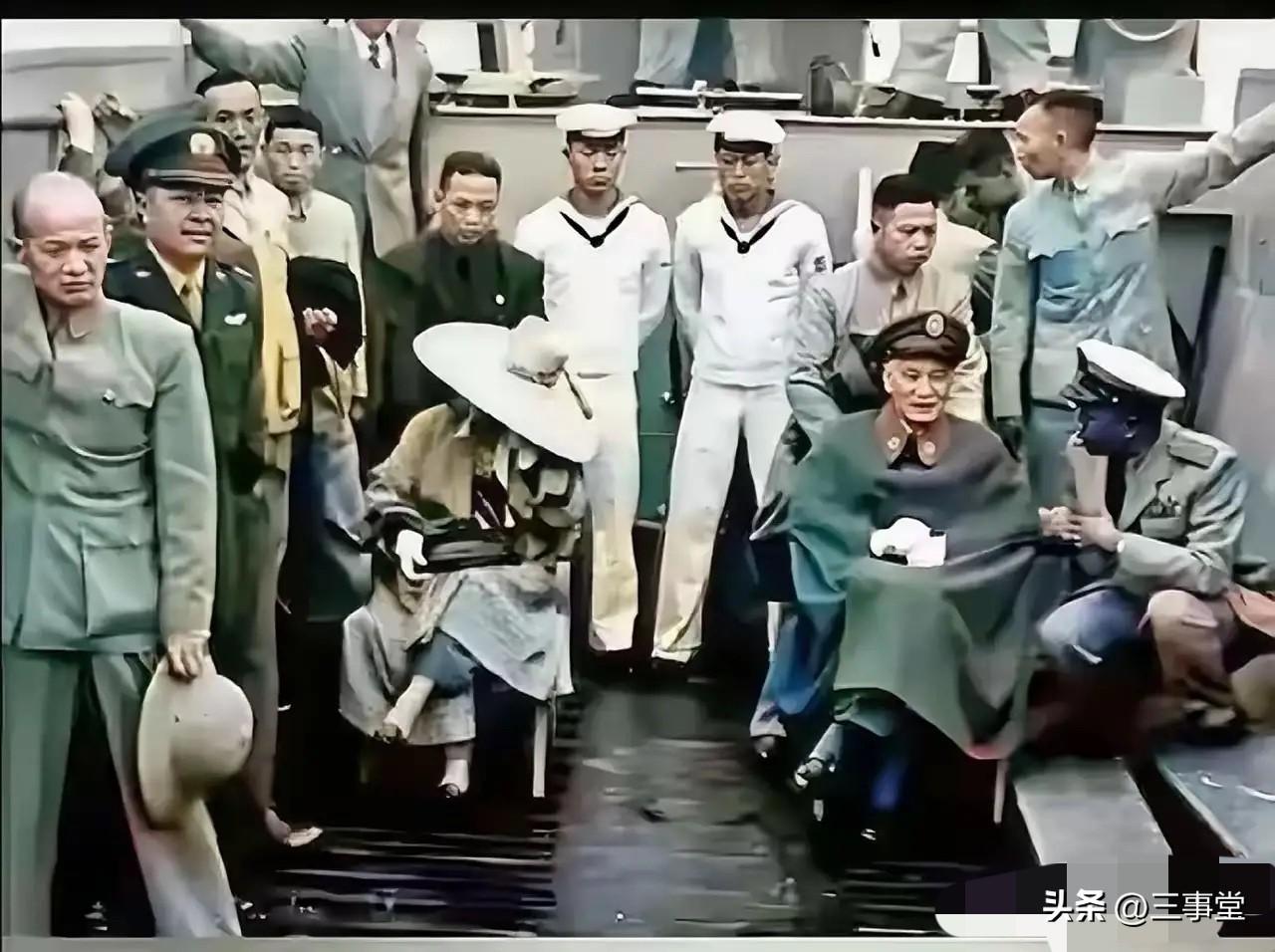 1

1949年，是近代中国天翻地覆的一年。三大战役尘埃落定，国民党主力彻底溃败