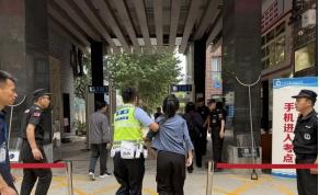 5月12日，接群众求助一名学生晕倒在地，交管碑林大队二中队民警赶赴现场处置。经研